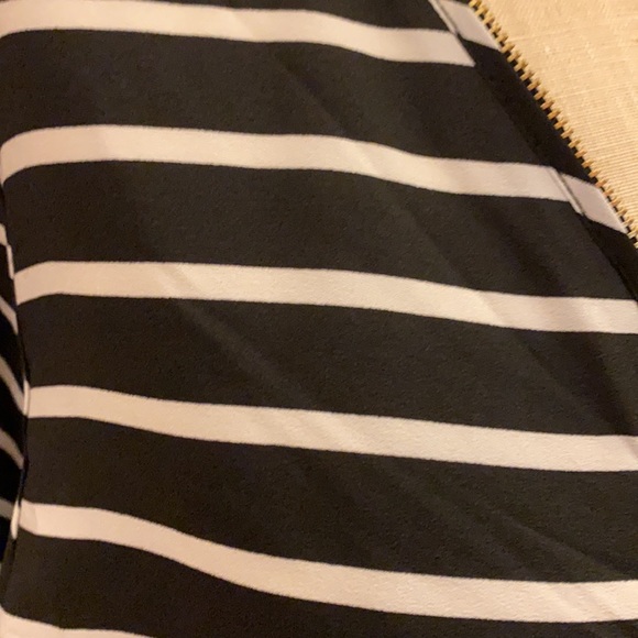 Calvin Klein Black and White Stripe Blouse Size L Pockets Zip Front Roll Sleeves - Picture 2 of 11